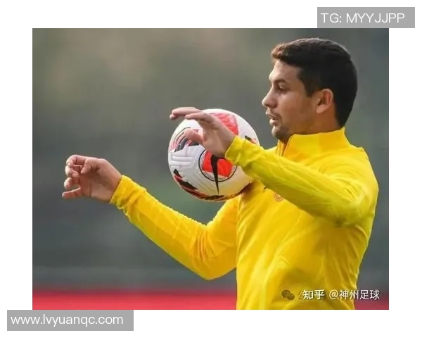 最瘦弱的足球明星如何在绿茵场上逆袭成传奇的故事